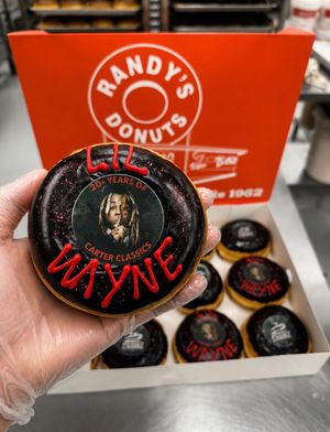 Image post by @randysdonuts on Instagram