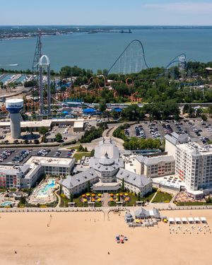 Image post by @cedarpoint on Instagram