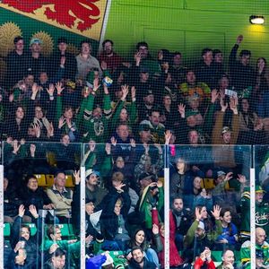 Image post by @paraidershockey on Instagram