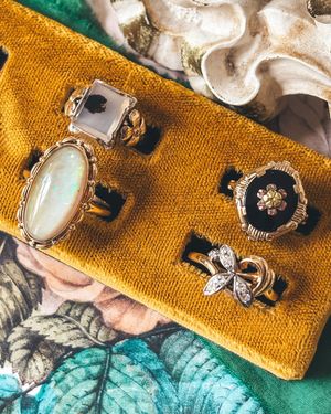 Image post by @maejeanvintage on Instagram