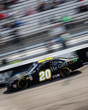 Image post by @NASCAROReillyAP on Twitter