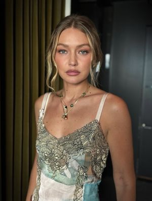 Image post by @vogueturkiye on Instagram