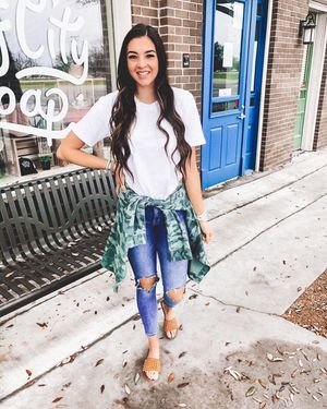 Image post by @sabrinanoellee on Instagram