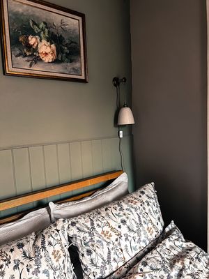 Image post by @bensonsforbedshq on Instagram
