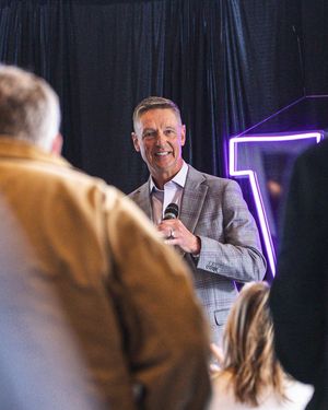 Image post by @uw_mbb on Instagram