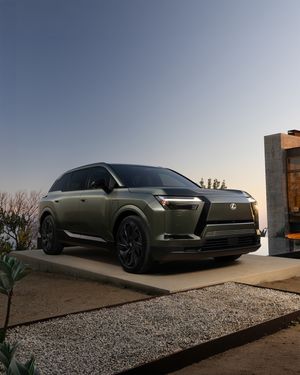Image post by @discoverlexus on Instagram