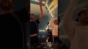 Video post by @thechainsmokers on YouTube