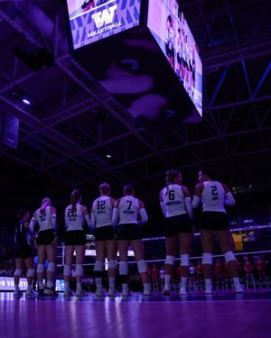 Image post by @uwvolleyball on Instagram
