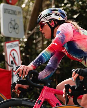 Image post by @wmncycling on Instagram