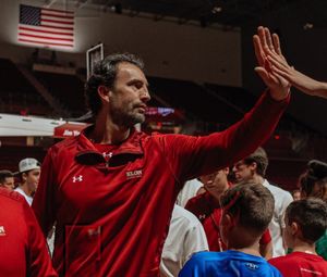 Image post by @elonmbasketball on Instagram