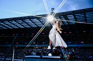 Image post by @iHeartRadio on Twitter