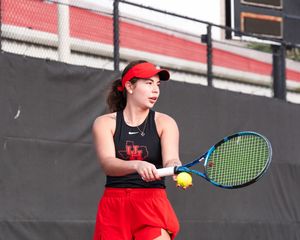 Image post by @UHCougarTennis on Twitter