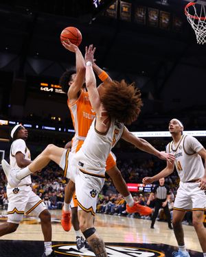 Image post by @Vol_Hoops on Twitter