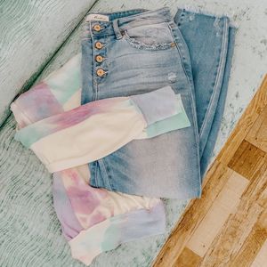 Image post by @shopfillyflair on Instagram
