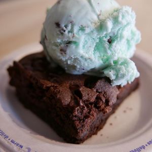 Image post by @insomniacookies on Instagram