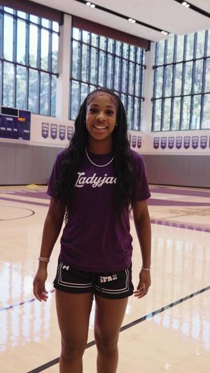 Video post by @sfa_wbb on Instagram