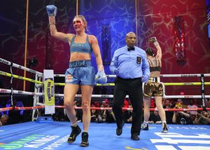 Image post by @MatchroomBoxing on Twitter