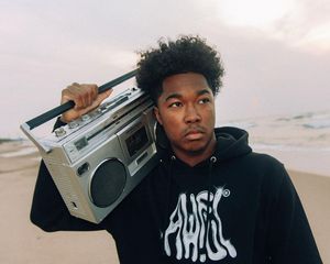 Image post by @awfulcloth on Instagram