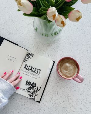 Image post by @blondiereads_ on Instagram
