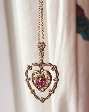 Image post by @maejeanvintage on Instagram