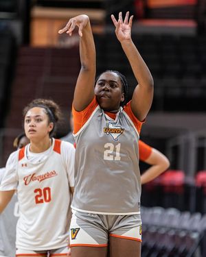 Image post by @UTRGVwbb on Facebook