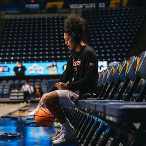 Image post by @uhcougarwbb on Instagram