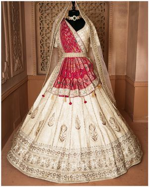 Image post by @ambika_fashion_kolkata on Instagram