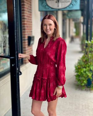 Image post by @shopleetracy on Facebook