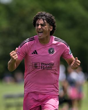 Image post by @carlymacklerphoto on Instagram