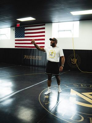 Image post by @alliseeisgold on Instagram