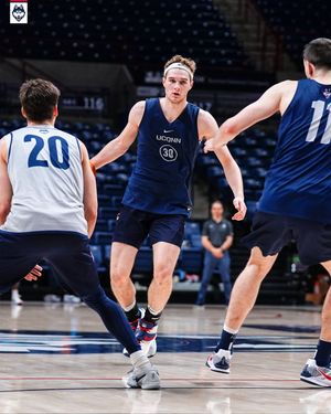 Image post by @UConnMBB on Twitter/X