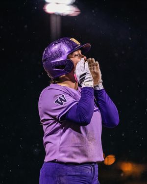 Image post by @uwsoftball on Instagram