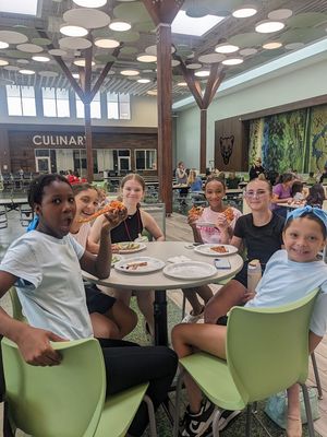 Image post by @parryspizzakingwood on Facebook