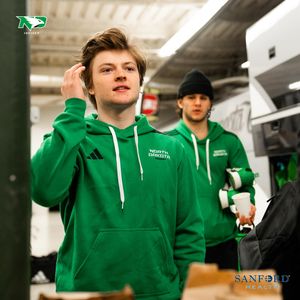 Image post by @undmhockey on Instagram