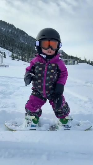 Video post by @snowboarderspowderdise on Facebook