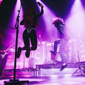 Image post by @grouplove on Instagram