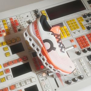 Image post by @on_running on Twitter