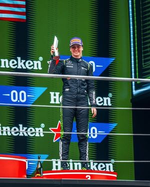 Image post by @femalesinmotorsport on Facebook