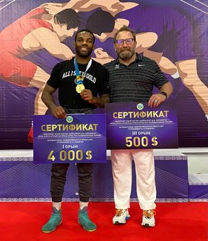 Image post by @alliseeisgold on Instagram