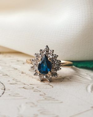 Image post by @maejeanvintage on Instagram