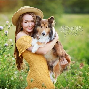 Image post by @seniorsbyphotojeania on Instagram