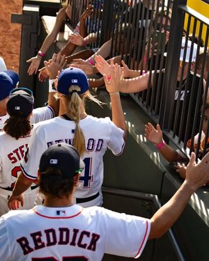 Image post by @rrexpress on Instagram