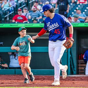 Image post by @greatlakesloons on Instagram