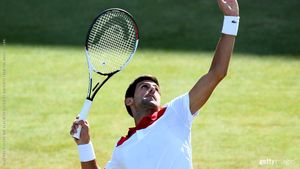 Image post by @head_tennis on Twitter