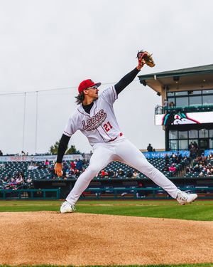 Image post by @greatlakesloons on Instagram