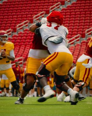 Image post by @uscfb on Instagram