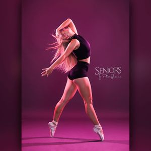 Image post by @seniorsbyphotojeania on Instagram