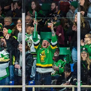 Image post by @paraidershockey on Instagram