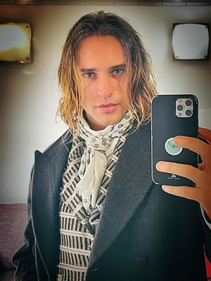 Image post by @reallouishunter on Instagram