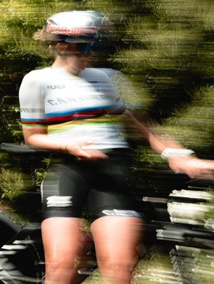 Image post by @wmncycling on Instagram